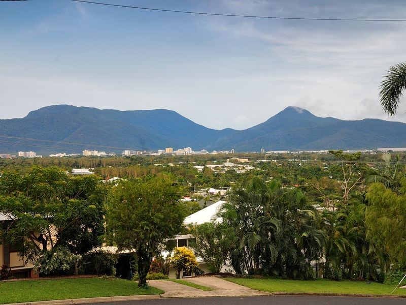 2 Knowles Street, Whitfield QLD 4870