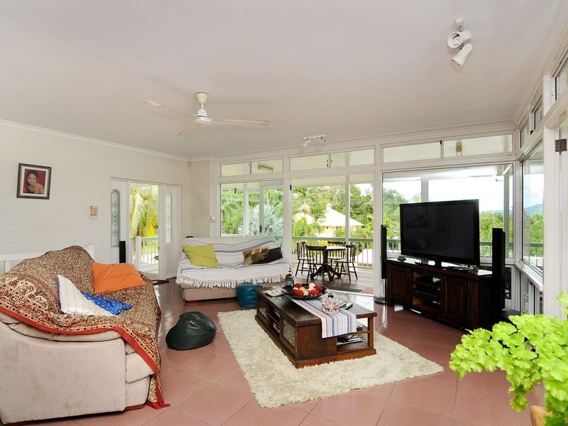 2 Knowles Street, Whitfield QLD 4870