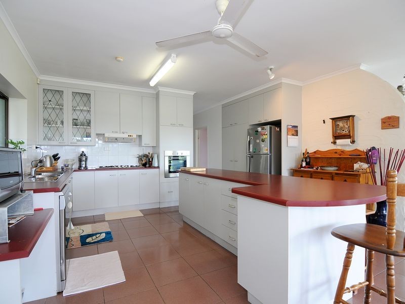 2 Knowles Street, Whitfield QLD 4870