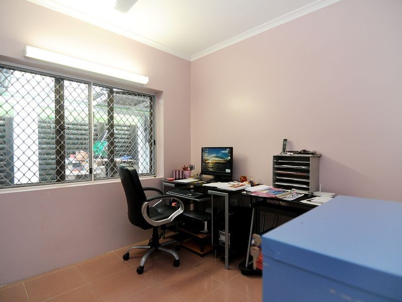 2 Knowles Street, Whitfield QLD 4870