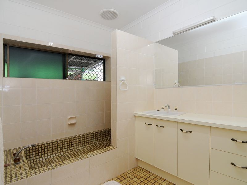 2 Knowles Street, Whitfield QLD 4870