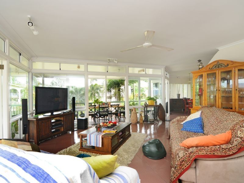 2 Knowles Street, Whitfield QLD 4870