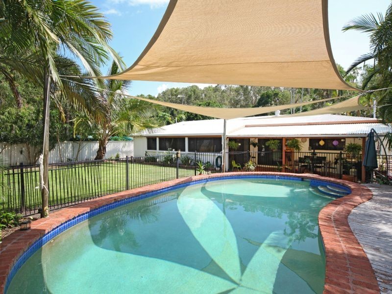 34 Bamboo Street, Holloways Beach QLD 4878