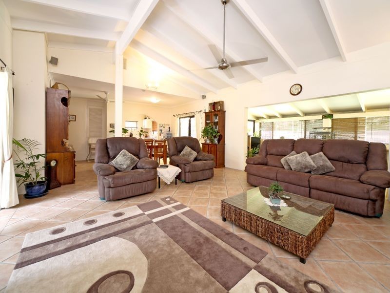 34 Bamboo Street, Holloways Beach QLD 4878