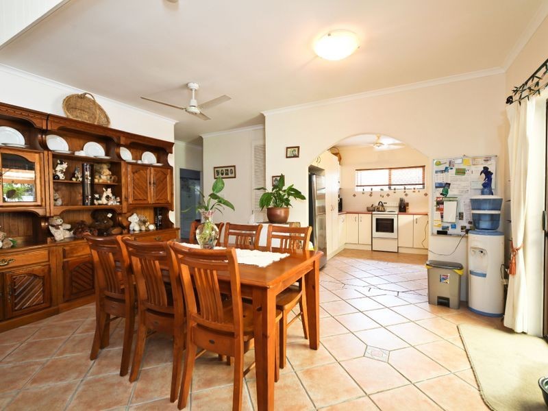 34 Bamboo Street, Holloways Beach QLD 4878