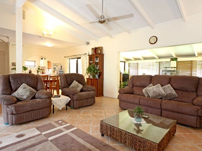 34 Bamboo Street, Holloways Beach QLD 4878