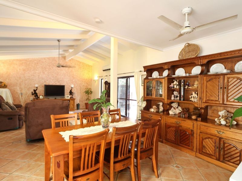 34 Bamboo Street, Holloways Beach QLD 4878