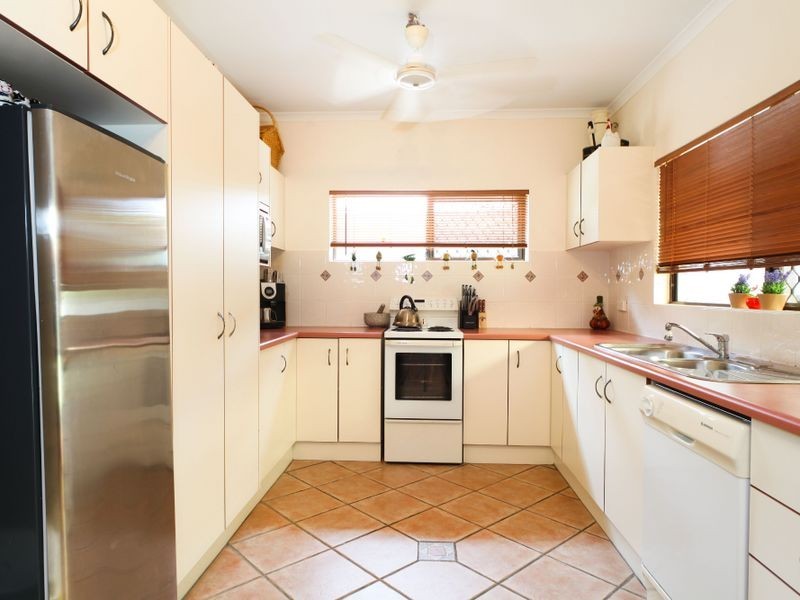 34 Bamboo Street, Holloways Beach QLD 4878
