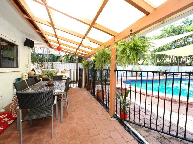 34 Bamboo Street, Holloways Beach QLD 4878