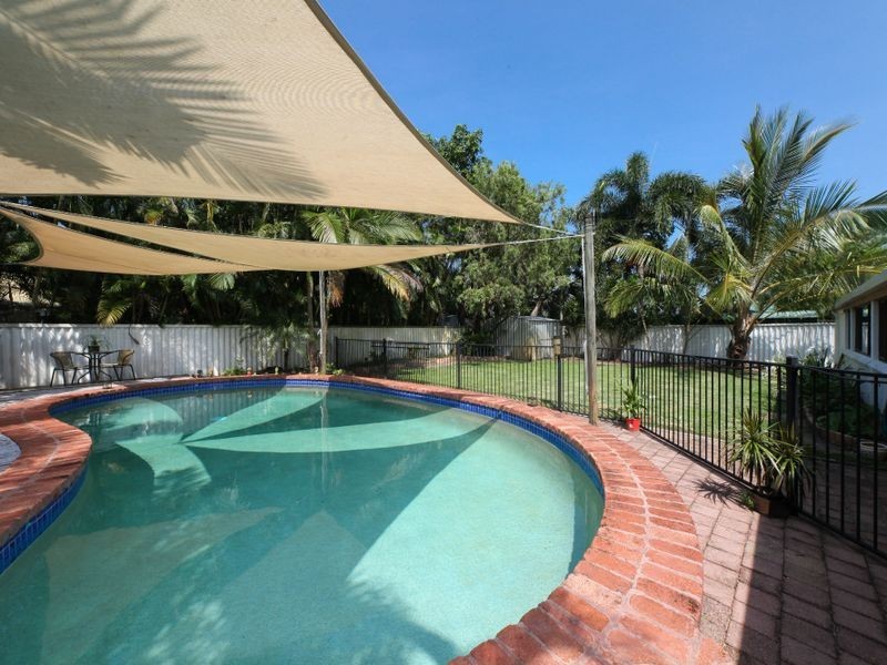 34 Bamboo Street, Holloways Beach QLD 4878