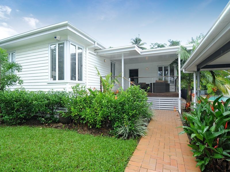 10 Nolan Street, Whitfield QLD 4870