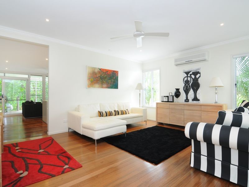 10 Nolan Street, Whitfield QLD 4870