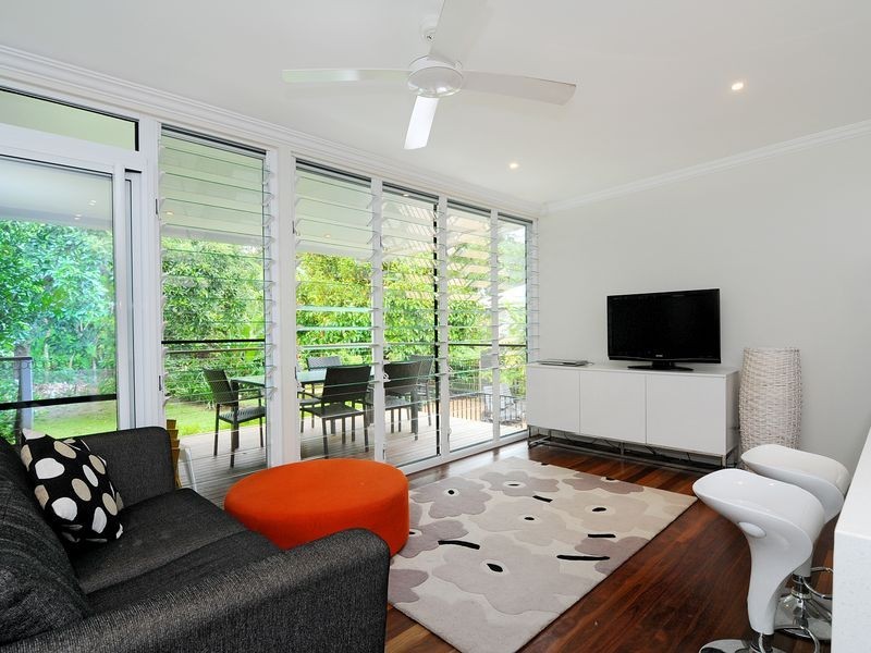 10 Nolan Street, Whitfield QLD 4870