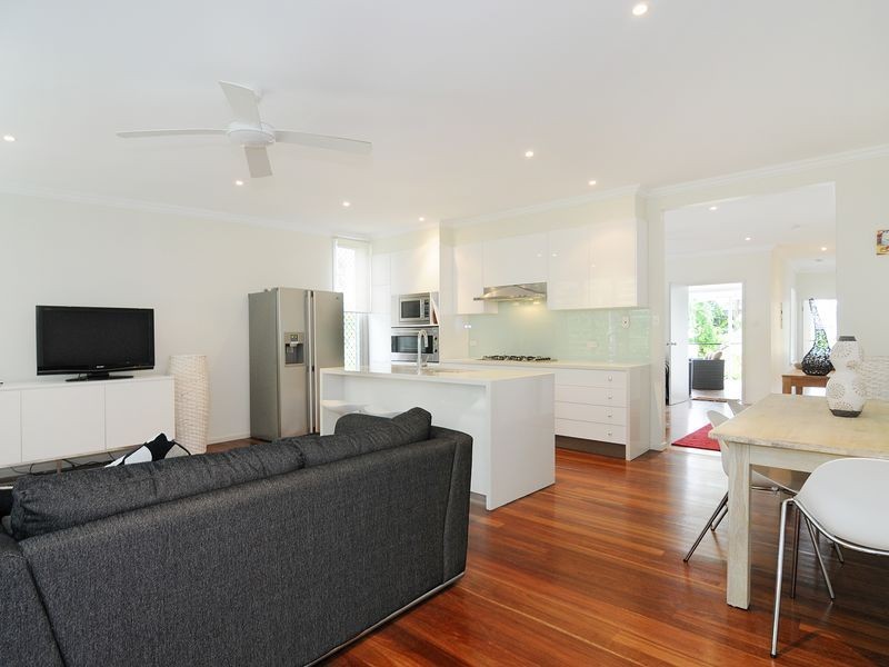 10 Nolan Street, Whitfield QLD 4870