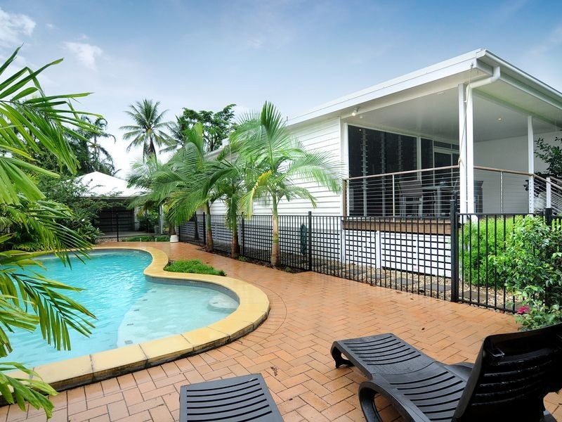 10 Nolan Street, Whitfield QLD 4870