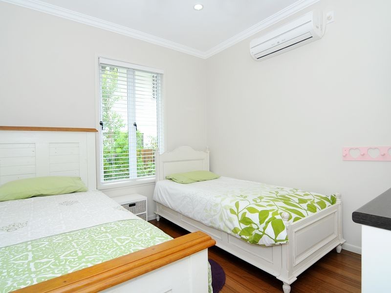 10 Nolan Street, Whitfield QLD 4870