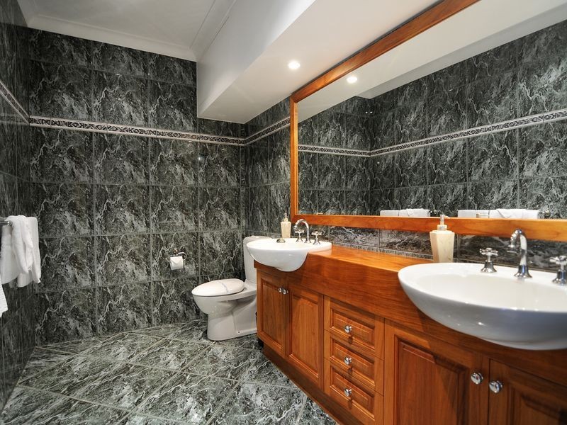 5 Hilltop Close, Bayview Heights QLD 4868