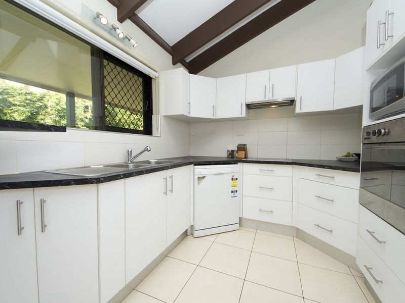 174 Harvey Road, Redlynch QLD 4870