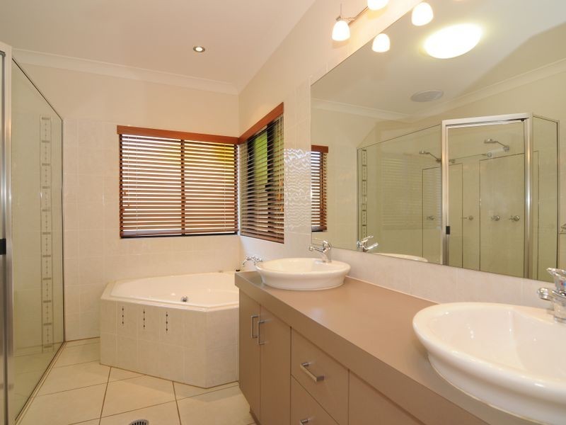 13 Chapel Close, Brinsmead QLD 4870