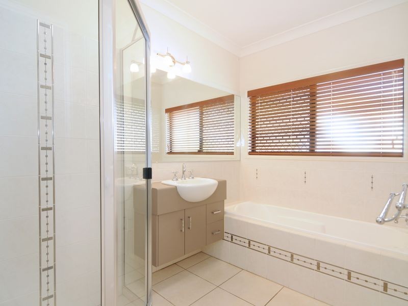 13 Chapel Close, Brinsmead QLD 4870