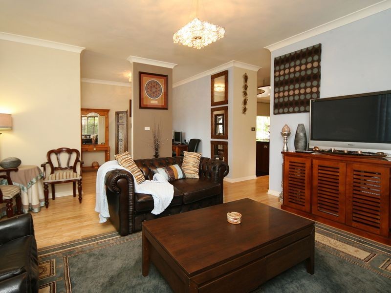 27 Southerden Drive, Mooroobool QLD 4870