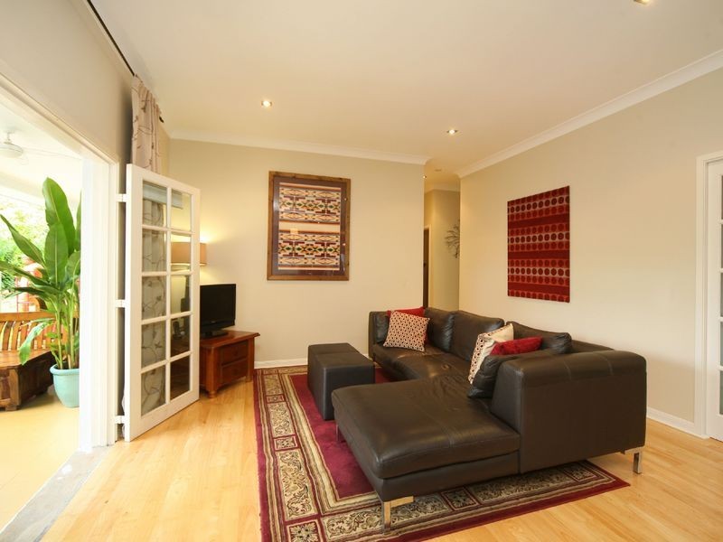 27 Southerden Drive, Mooroobool QLD 4870