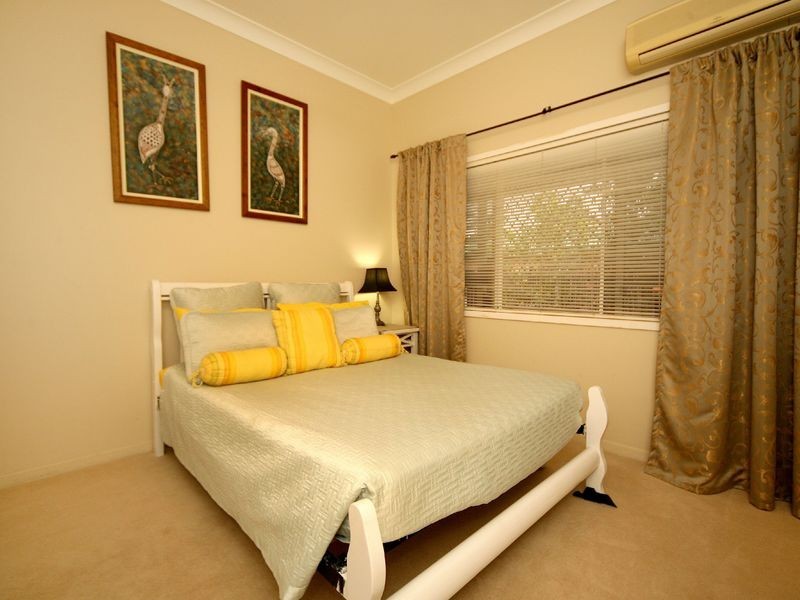 27 Southerden Drive, Mooroobool QLD 4870