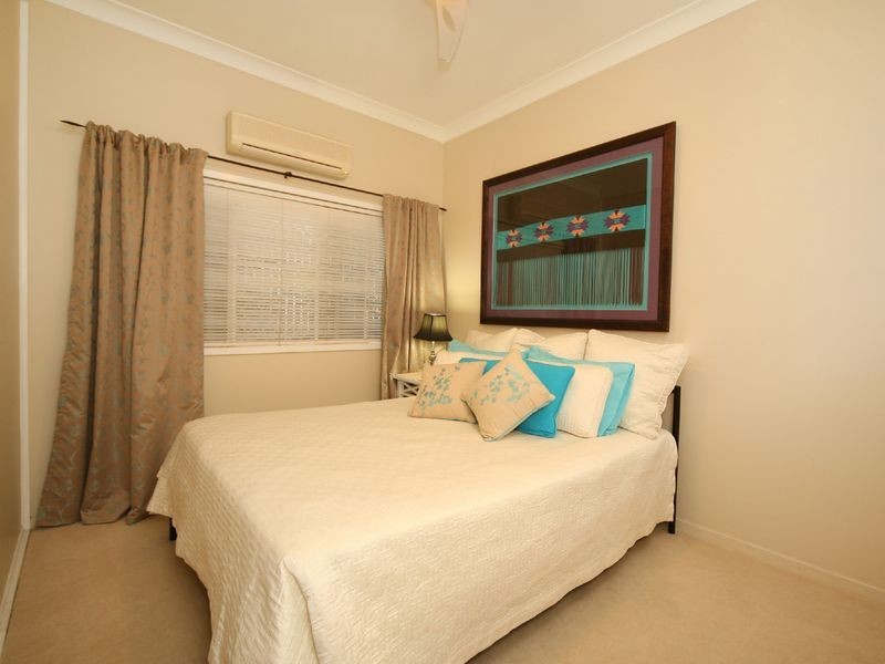 27 Southerden Drive, Mooroobool QLD 4870