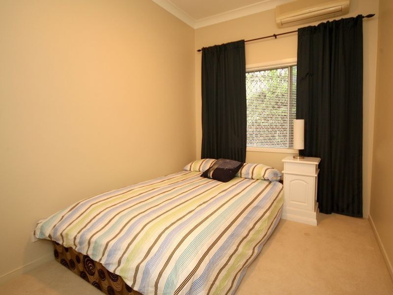 27 Southerden Drive, Mooroobool QLD 4870