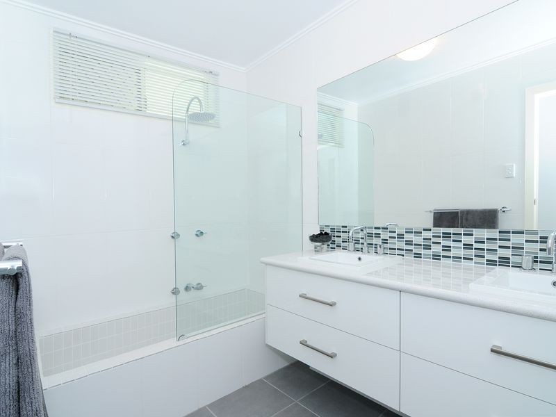 17 Purbeck Place, Edge Hill QLD 4870