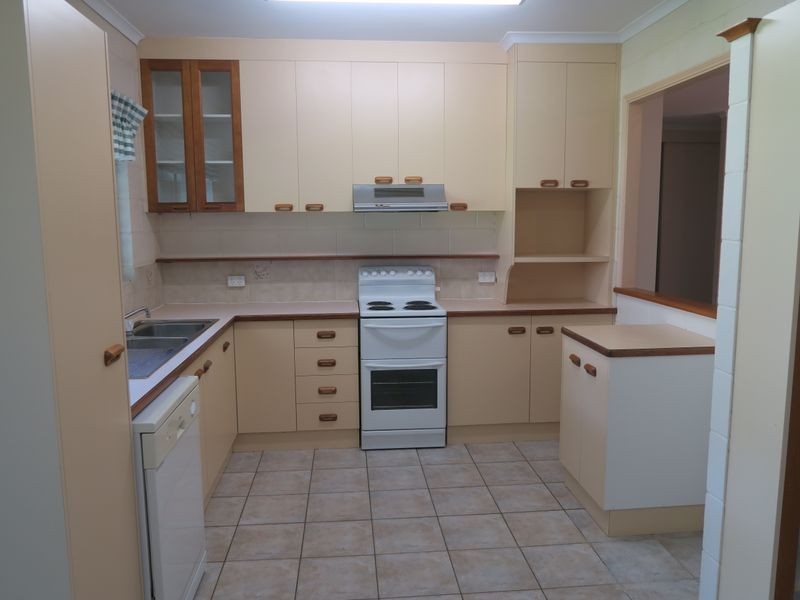 18 Brady Close, Brinsmead QLD 4870