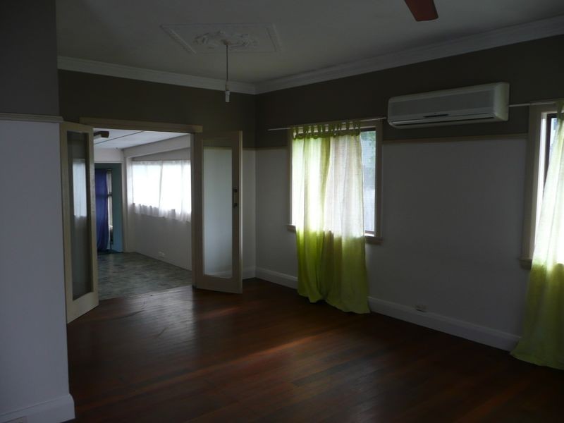 105 Callaghan Street, Mooroobool QLD 4870