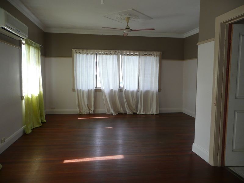 105 Callaghan Street, Mooroobool QLD 4870