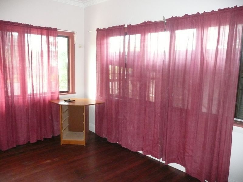 105 Callaghan Street, Mooroobool QLD 4870