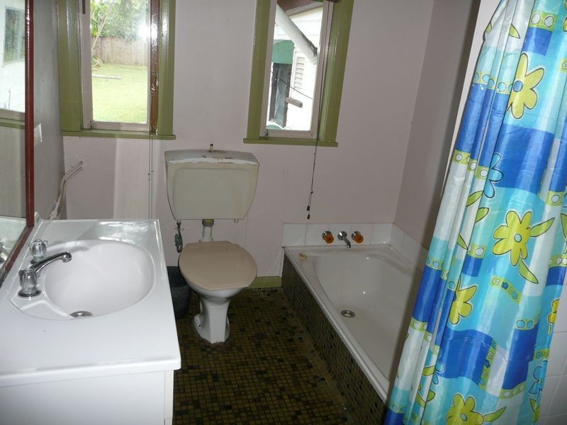 105 Callaghan Street, Mooroobool QLD 4870