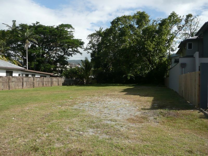 105 Callaghan Street, Mooroobool QLD 4870