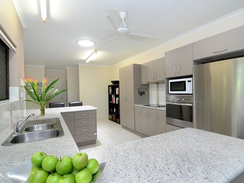 17 Tolson Close, Brinsmead QLD 4870