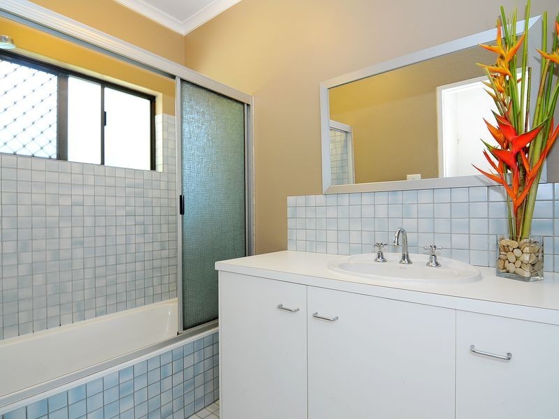 17 Tolson Close, Brinsmead QLD 4870