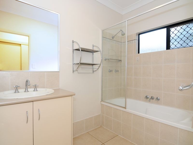 22 Lucy Close, Kanimbla QLD 4870