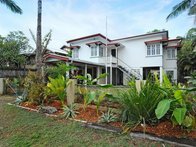 31 Law Street, Cairns North QLD 4870