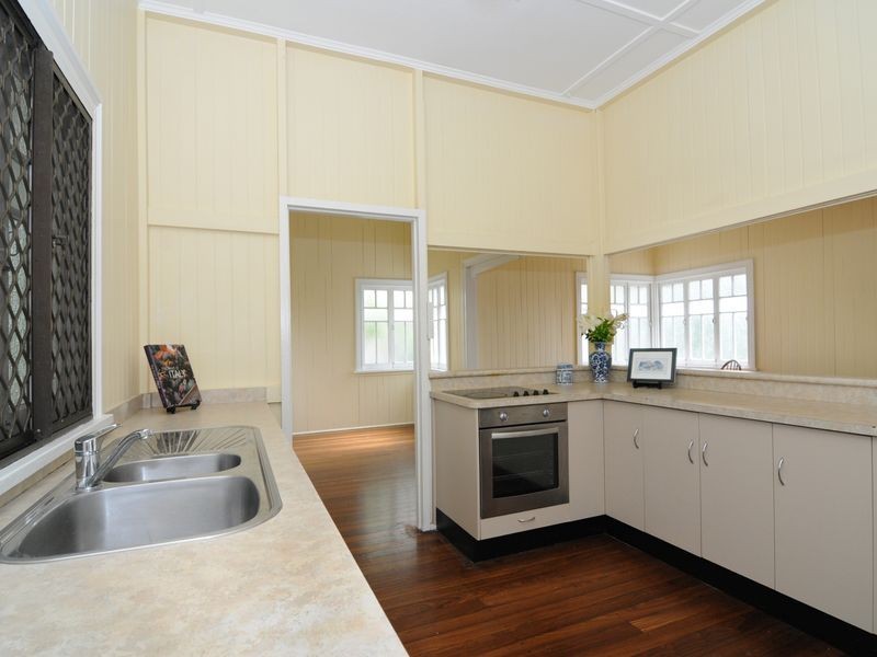 31 Law Street, Cairns North QLD 4870