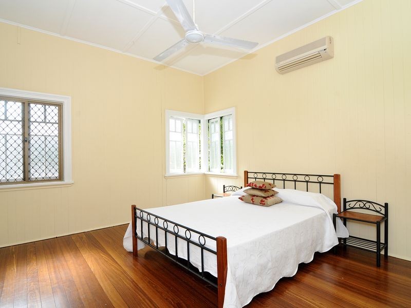 31 Law Street, Cairns North QLD 4870