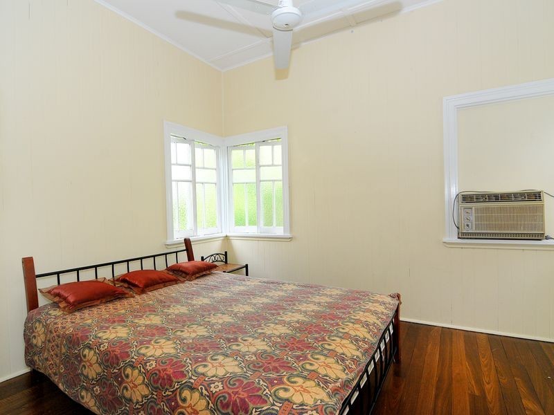 31 Law Street, Cairns North QLD 4870