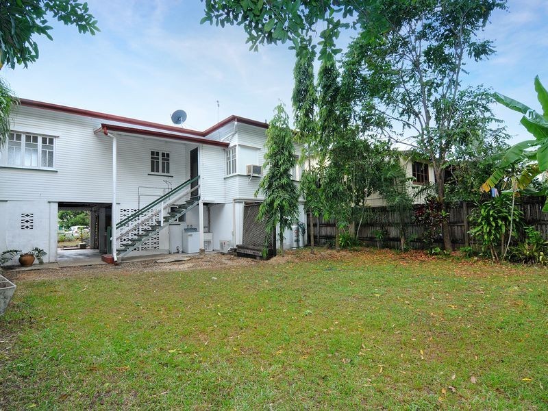 31 Law Street, Cairns North QLD 4870