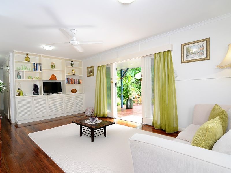 65 Hillview Crescent, Whitfield QLD 4870