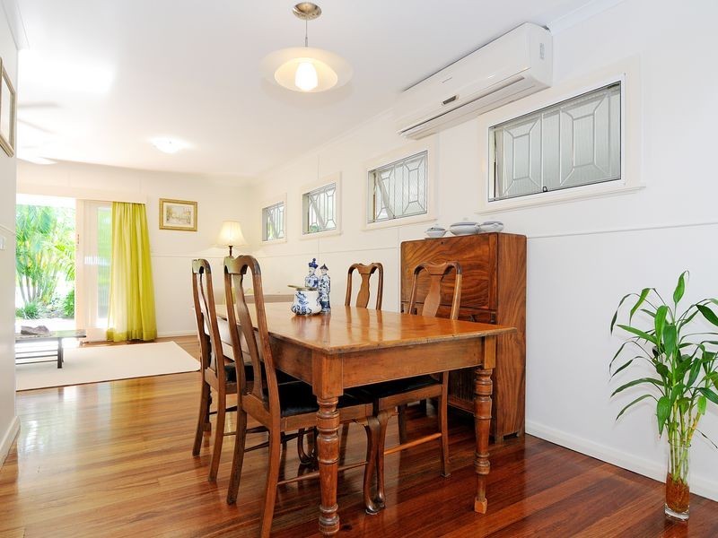 65 Hillview Crescent, Whitfield QLD 4870
