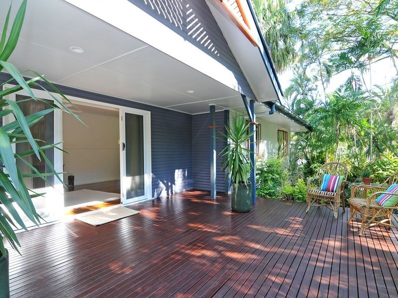 65 Hillview Crescent, Whitfield QLD 4870