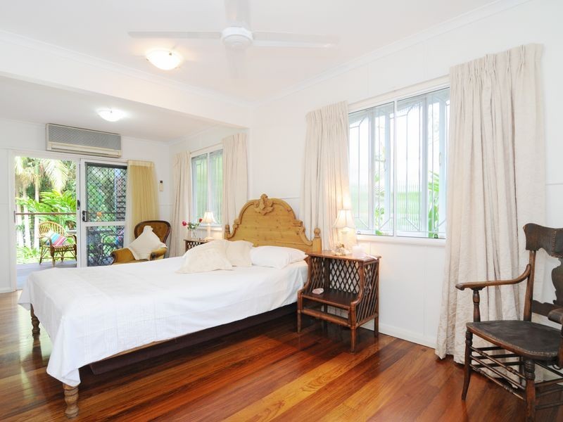 65 Hillview Crescent, Whitfield QLD 4870