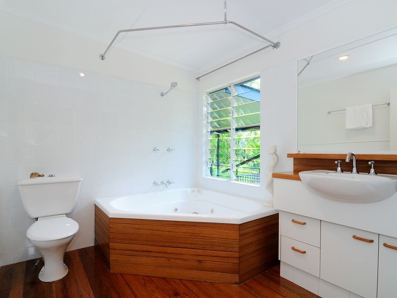 65 Hillview Crescent, Whitfield QLD 4870