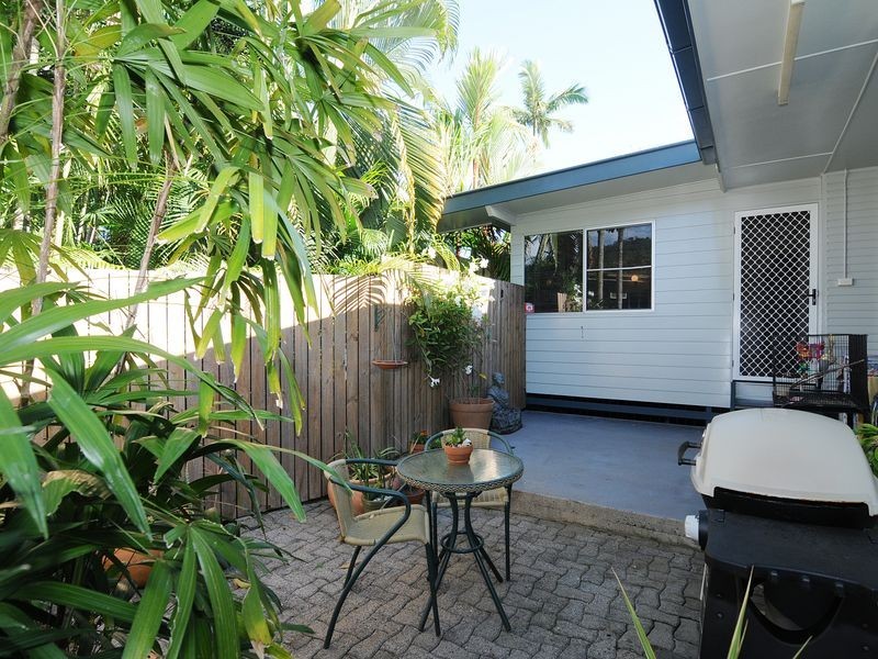 65 Hillview Crescent, Whitfield QLD 4870